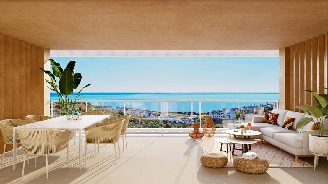Terras van een Alcaidesa Homes appartement met zicht op Gibraltar
