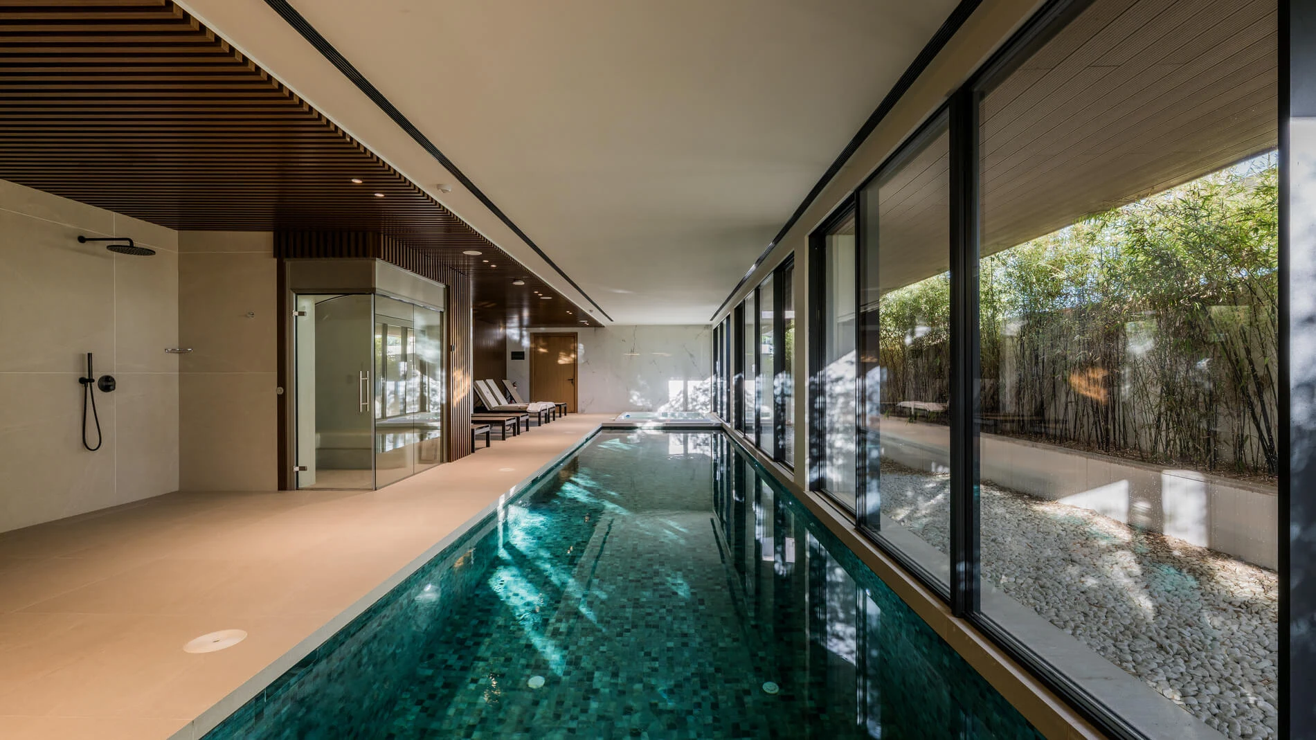 Atelier 4 — verwarmd binnenzwembad en spa