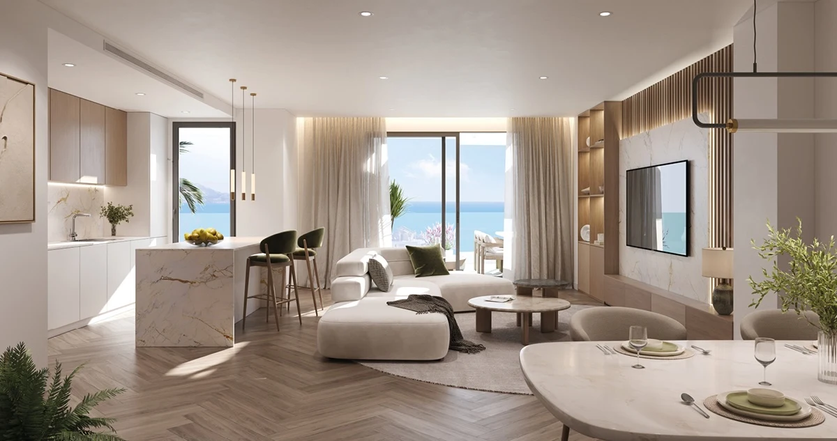Magna Torremolinos — interieur met open leefruimte en zeezicht