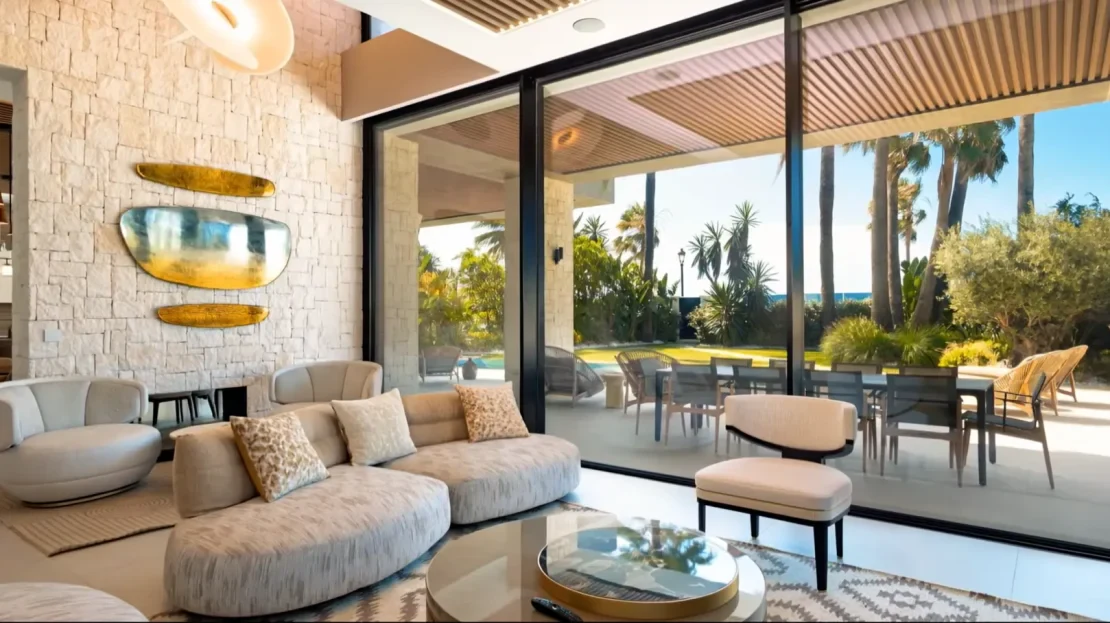 Infinity zwembad en overdekt terras van Privilege By Marein